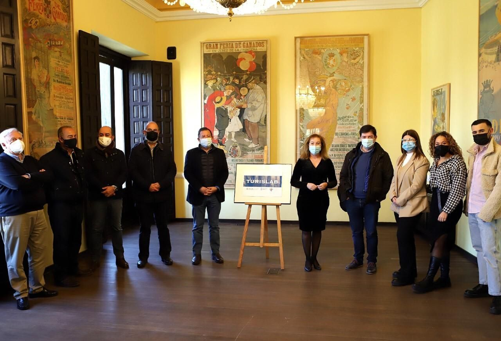 Isabel Gallardo, Jesús Rodríguez Torrejón, José Antonio López, Antonio Mariscal y los alumnos de la UCA.