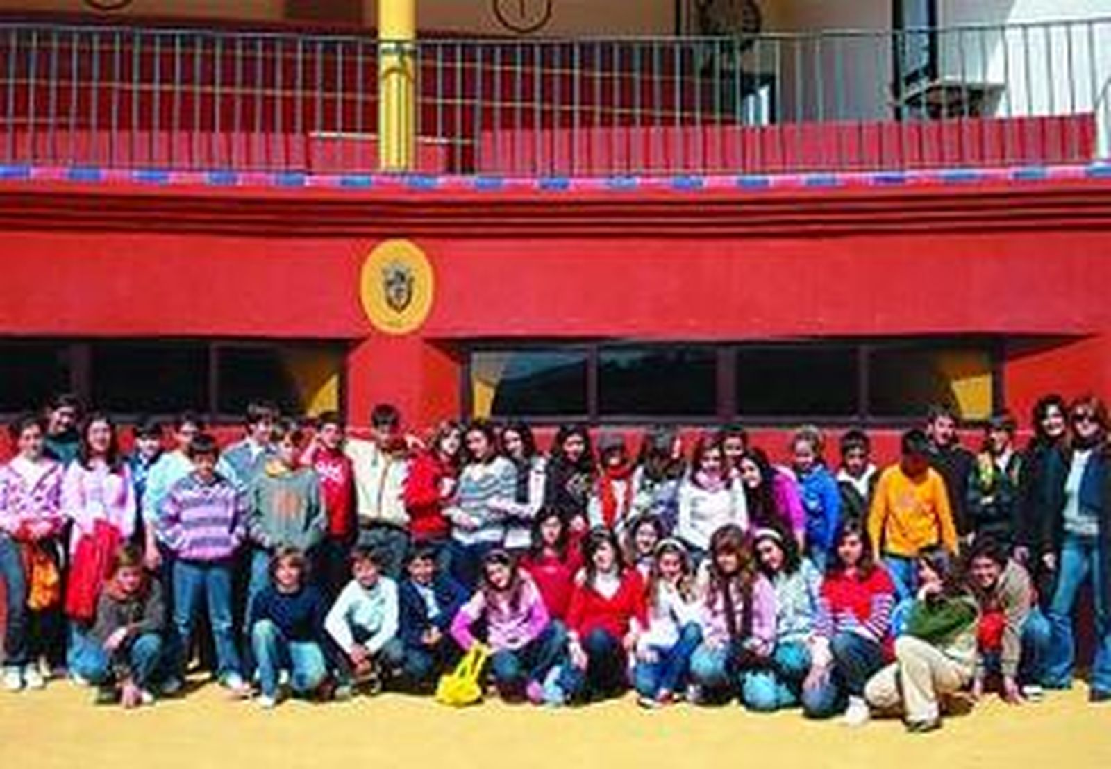 Los alumnos jerezanos en la placita de tientas de 'El Torero'.