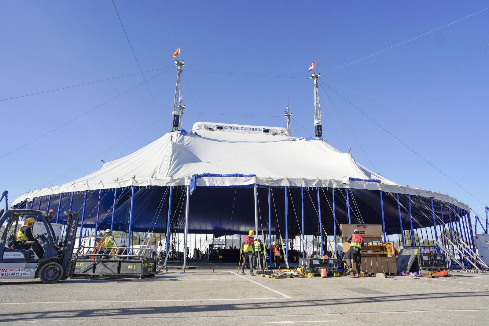 Levantamiento de la Carpa del Circo del Sol