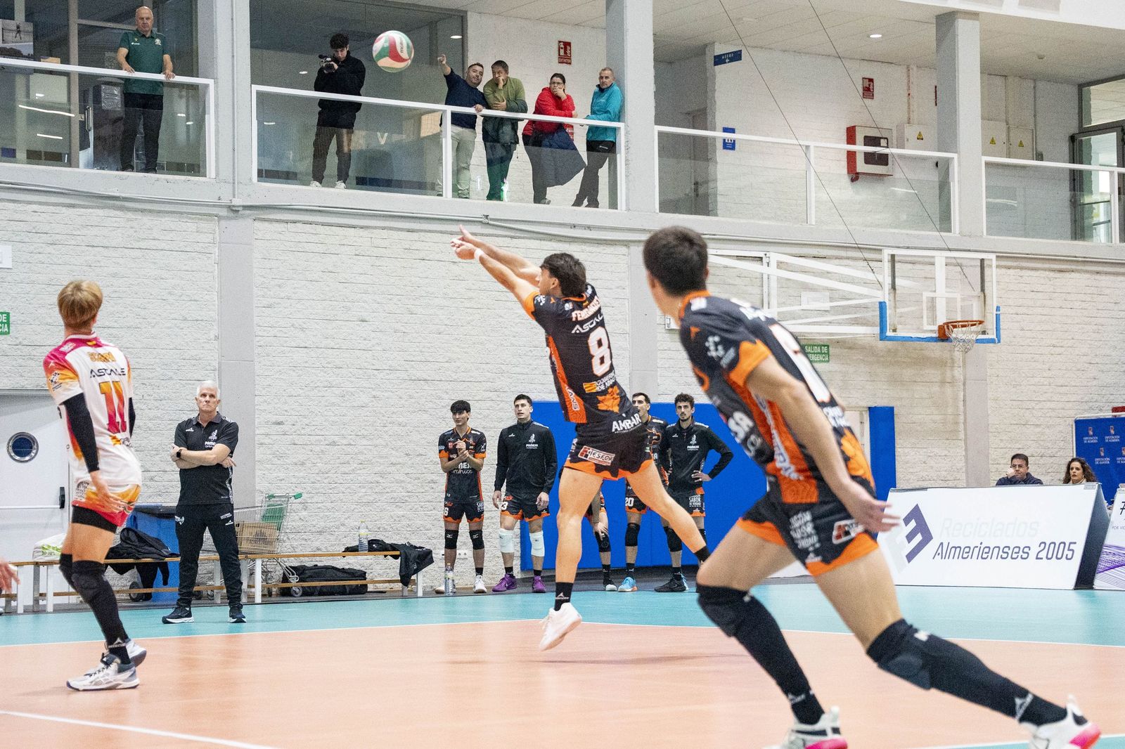 Las imágenes del partido entre Unicaja Costa de Almería y Pamesa Teruel de Superliga de voleibol