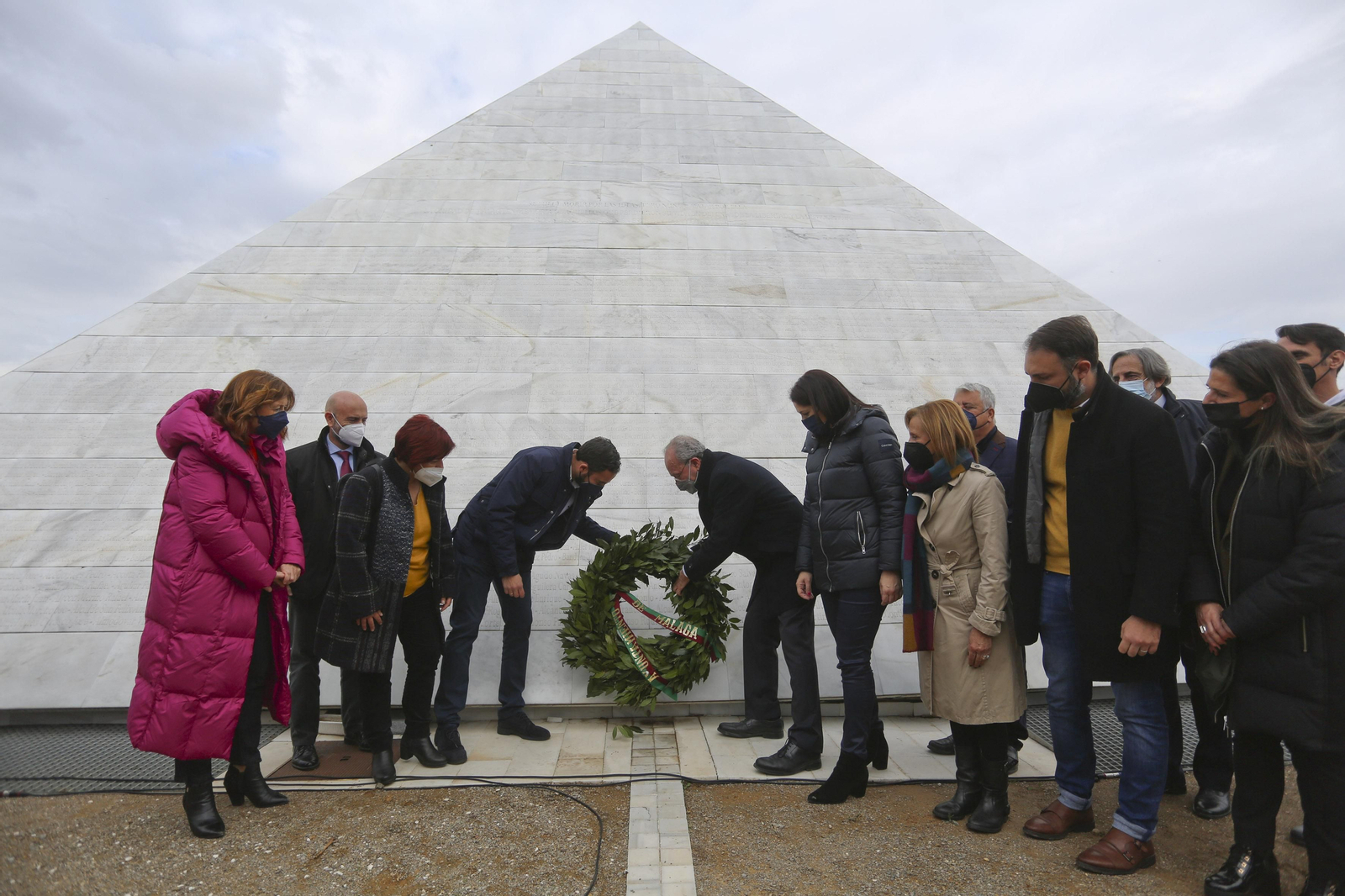 Ofrenda floral a los fusilados durante la Guerra Civil