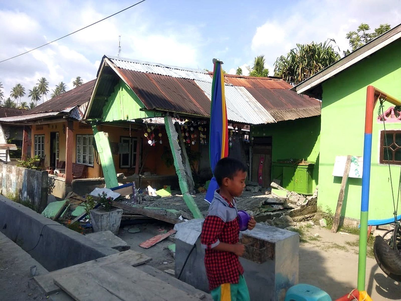 Daños en Indonesia por el terremoto