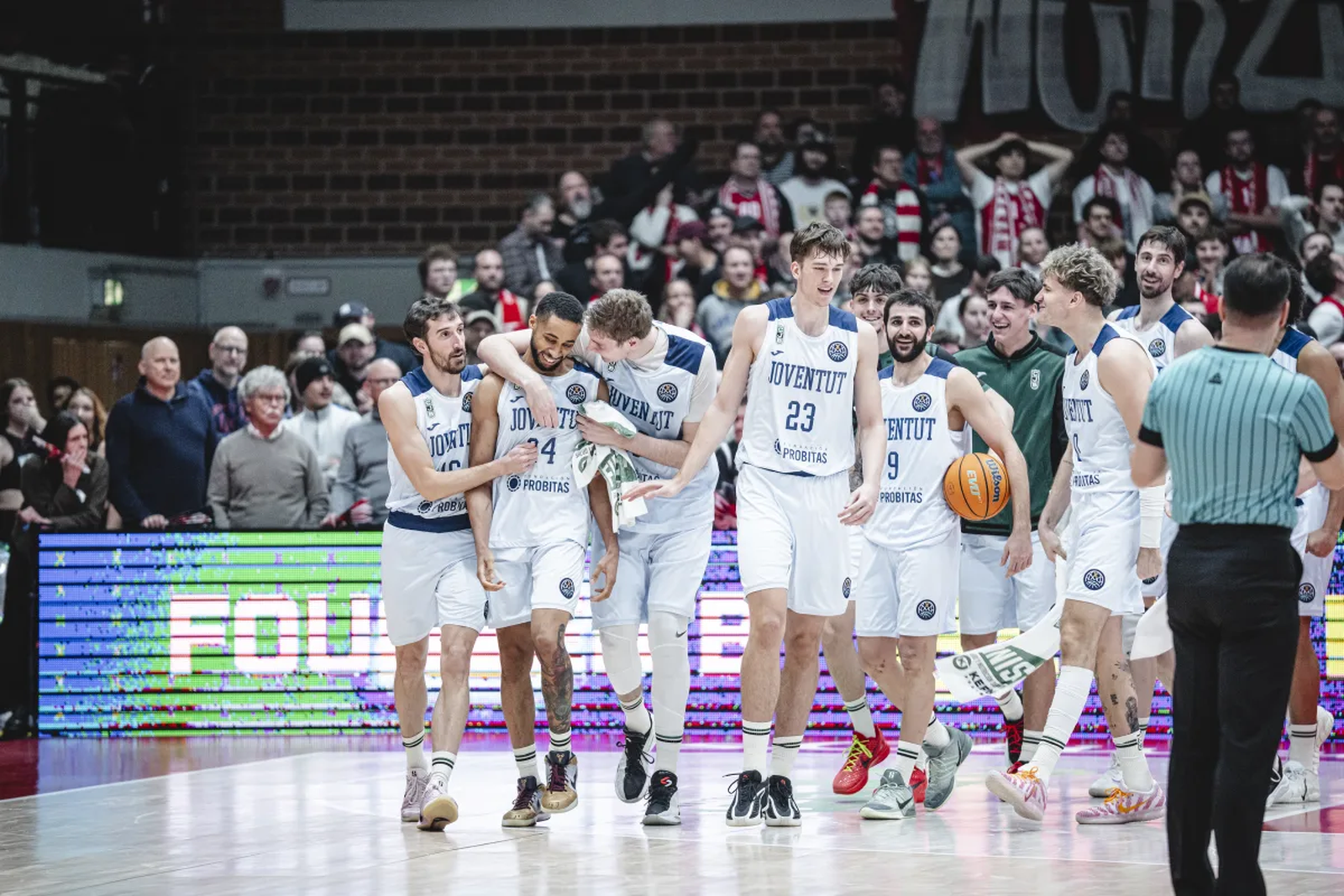BCL: El Joventut marca el paso y el Unicaja le sigue