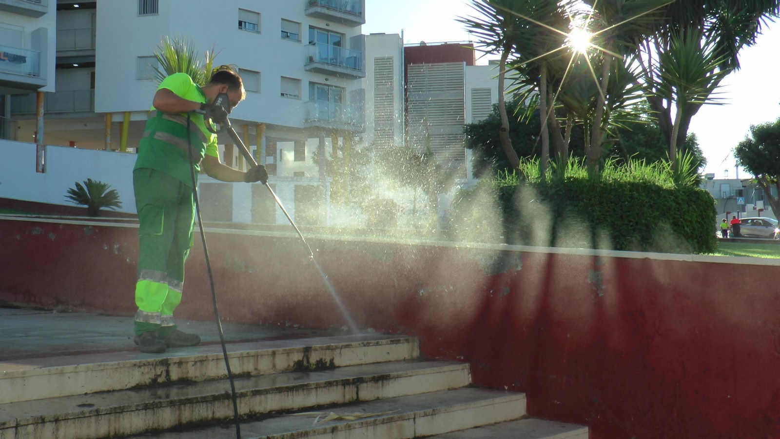 Limpieza y desinfección en San Roque desde temprano.