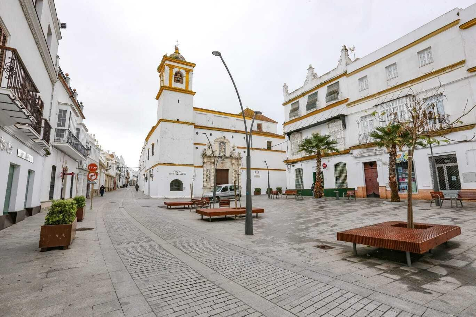 Imágenes de Chiclana durante la primera jornada del cierre de actividades