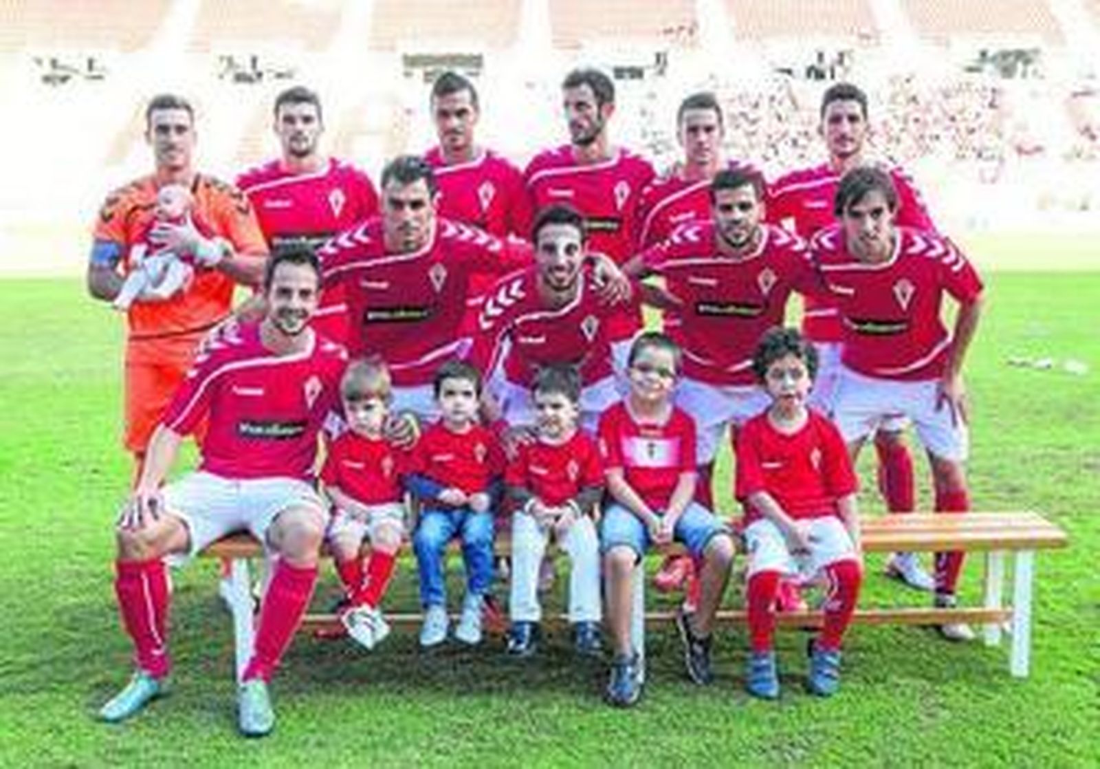 Una formación inicial del Real Murcia de esta temporada.