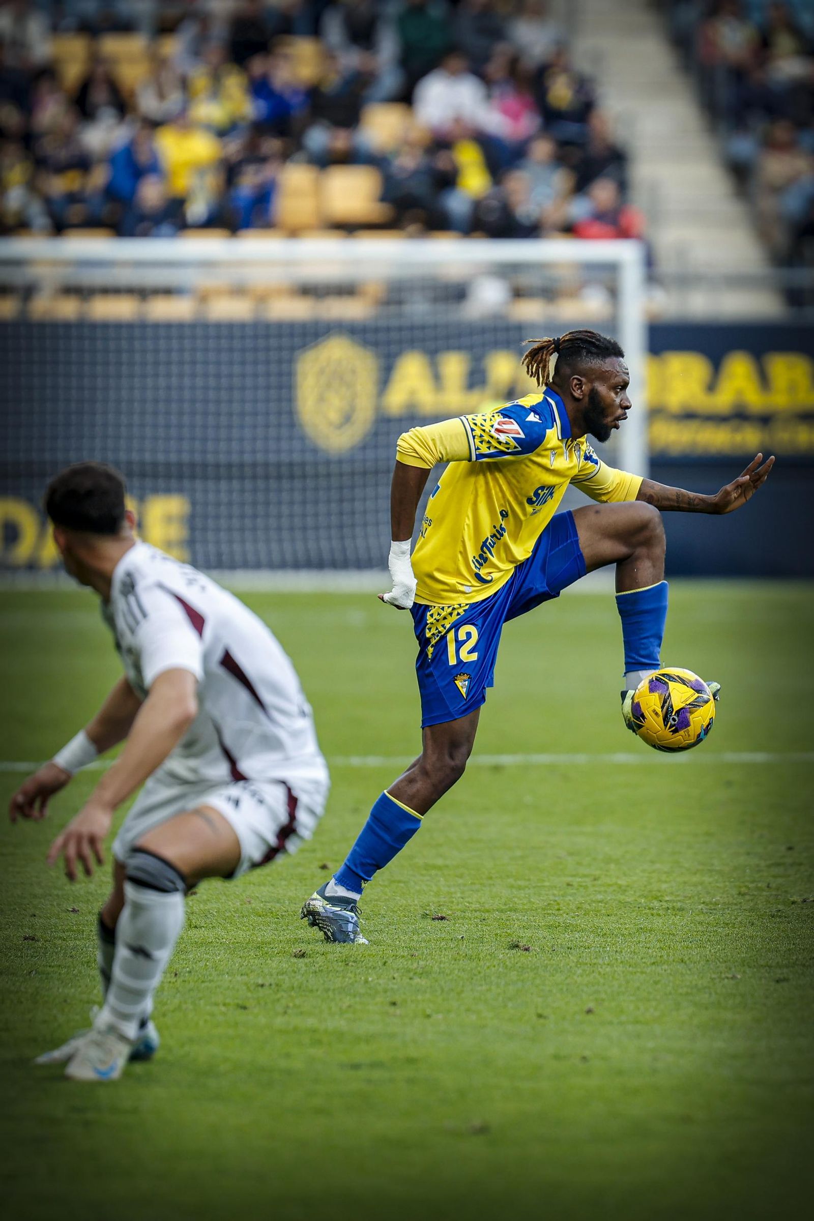 Búscate entre las fotos del partido de fútbol Cádiz CF - Albacete Balompié