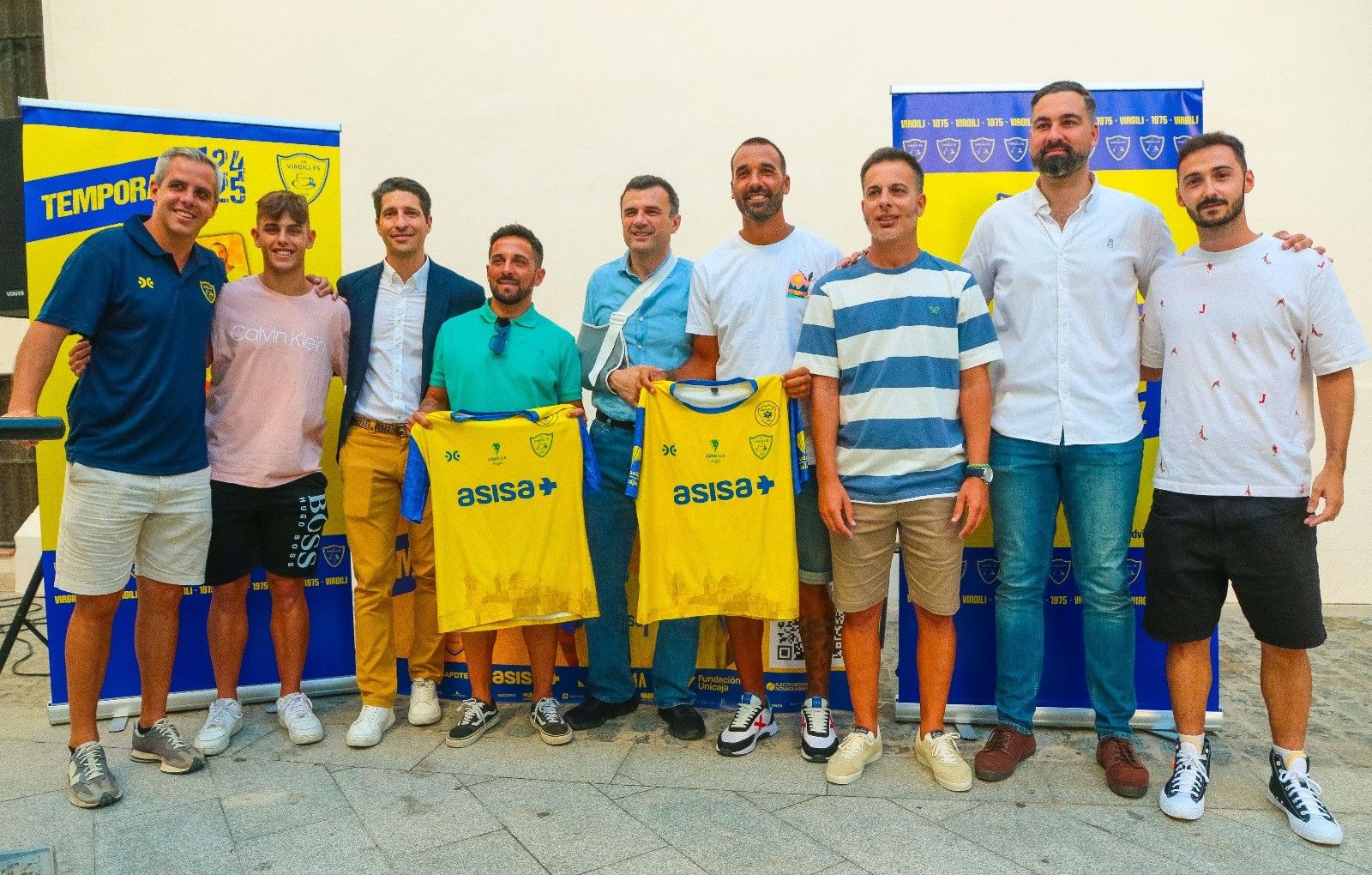 Foto de familia a la finalización de la presentación del proyecto.