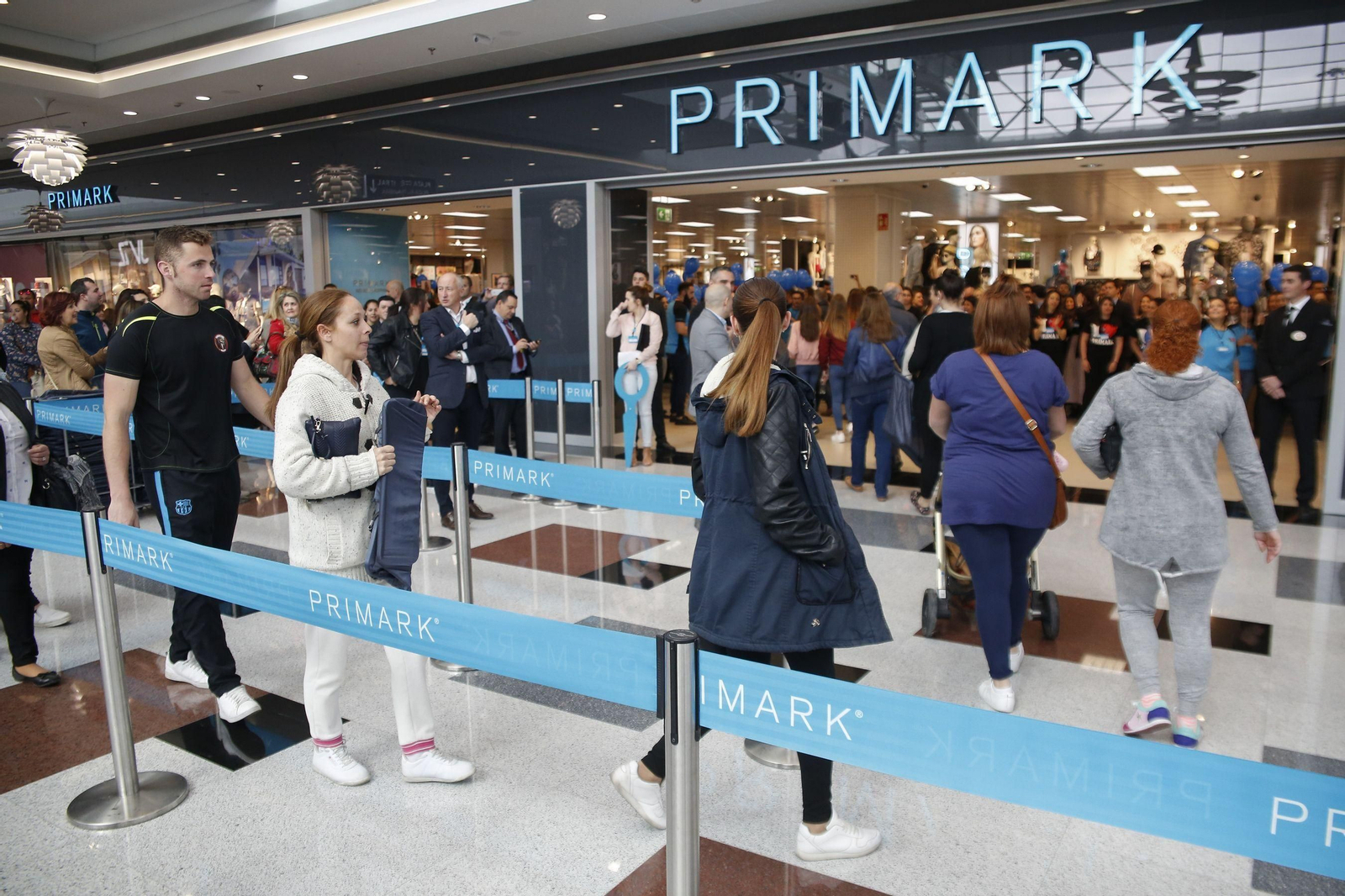 Primark busca personal "sin experiencia" con una remuneración  de más de 1.700 euros