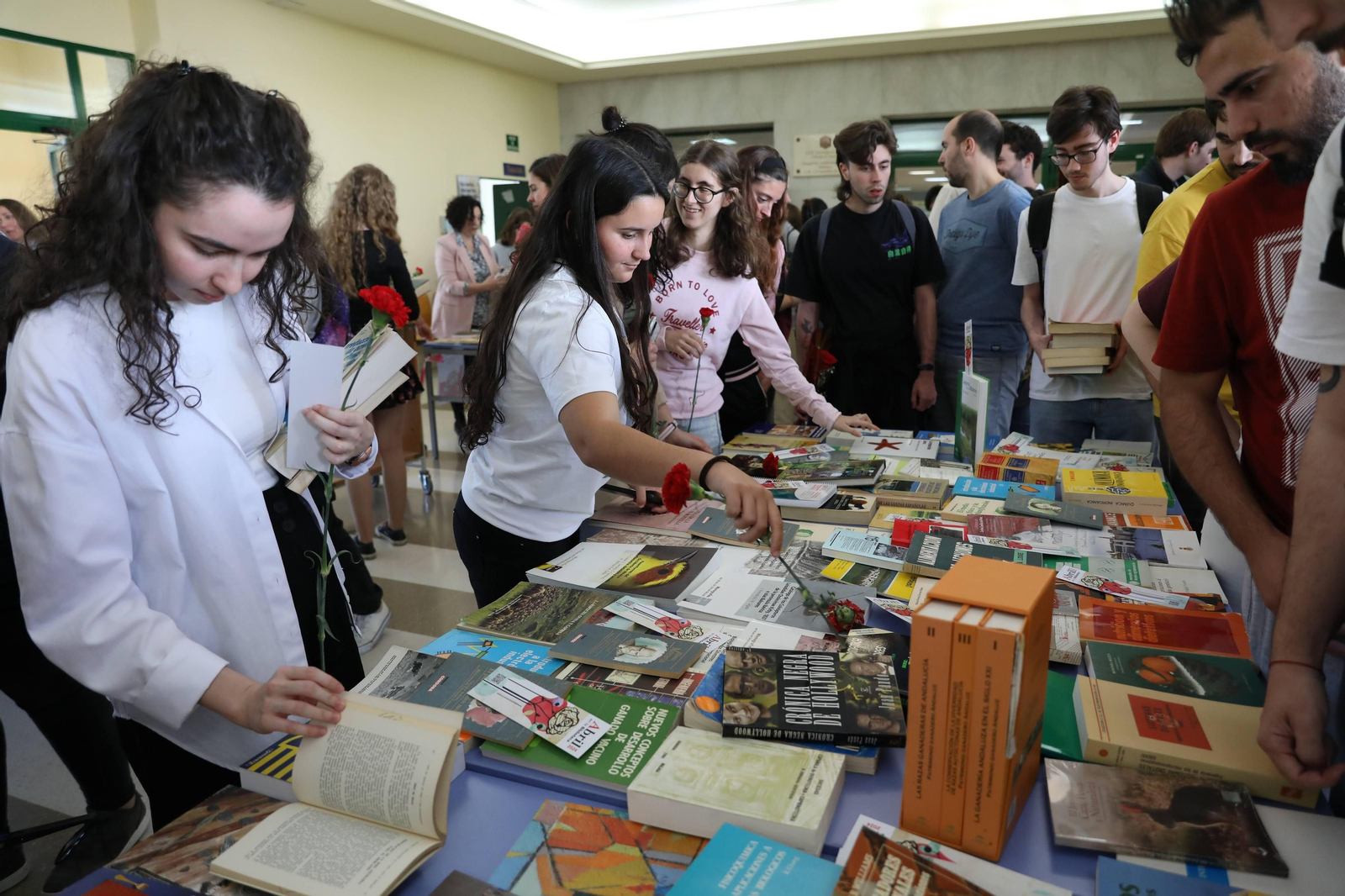 La Universidad de Córdoba celebra el Día del Libro, en imágenes