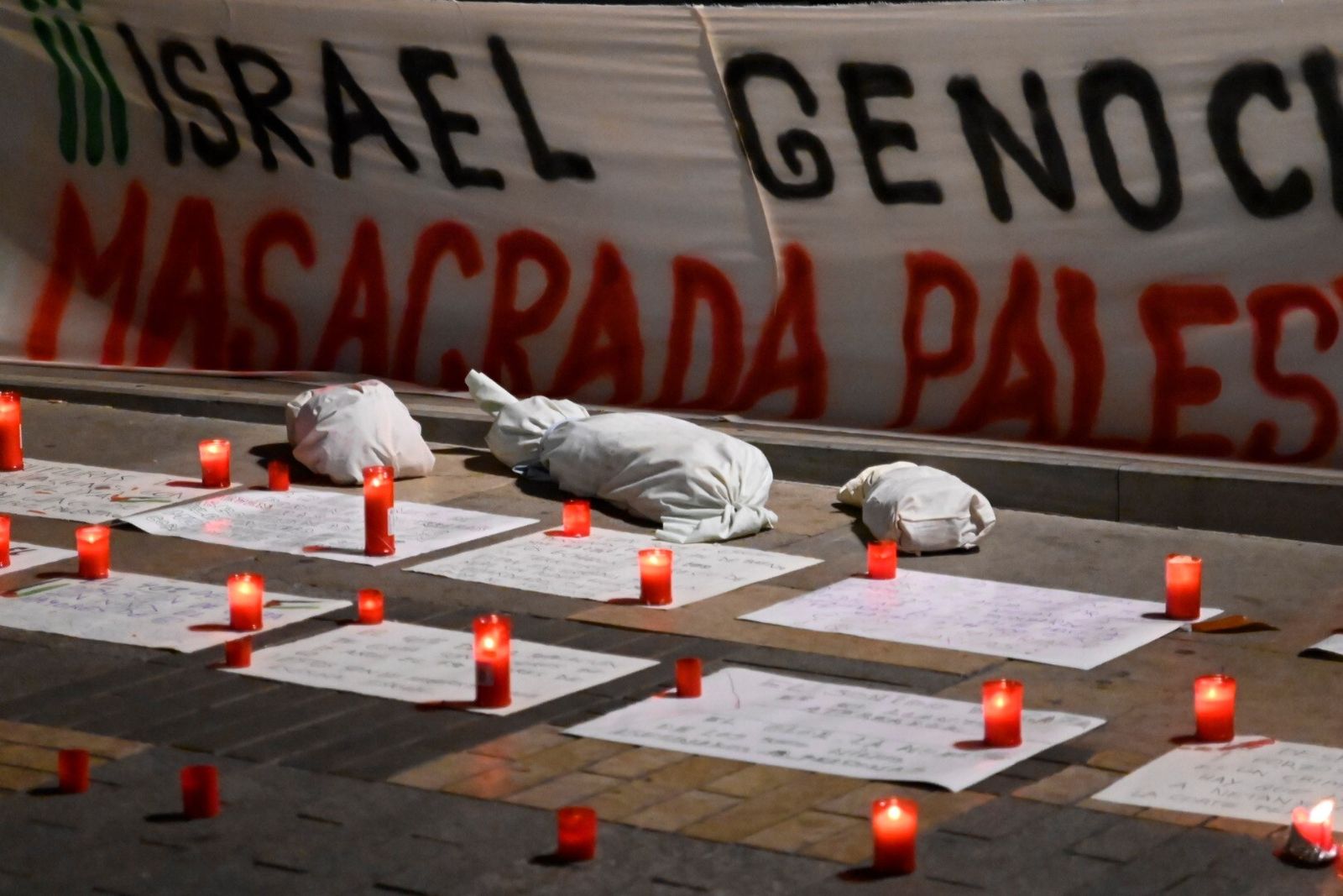 La vigilia en solidaridad con el pueblo palestino en Córdoba, en imágenes