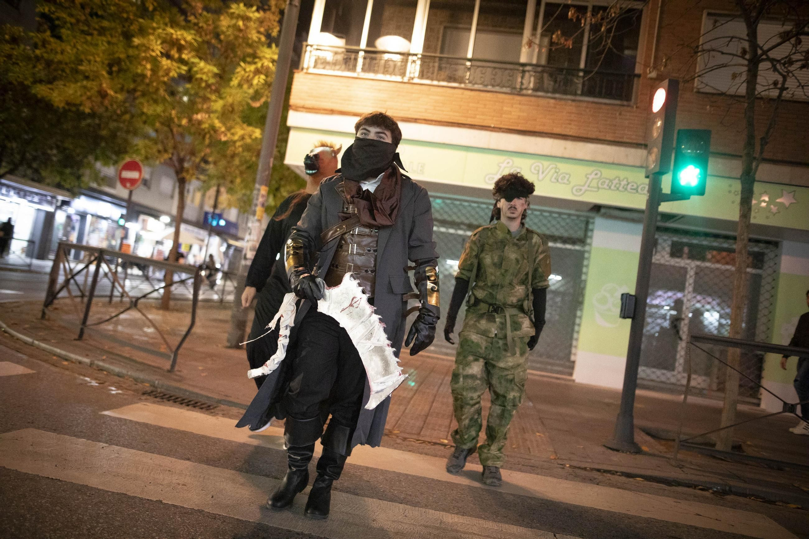 "Así fue la noche de Halloween en Granada: disfraces, truco y trato"