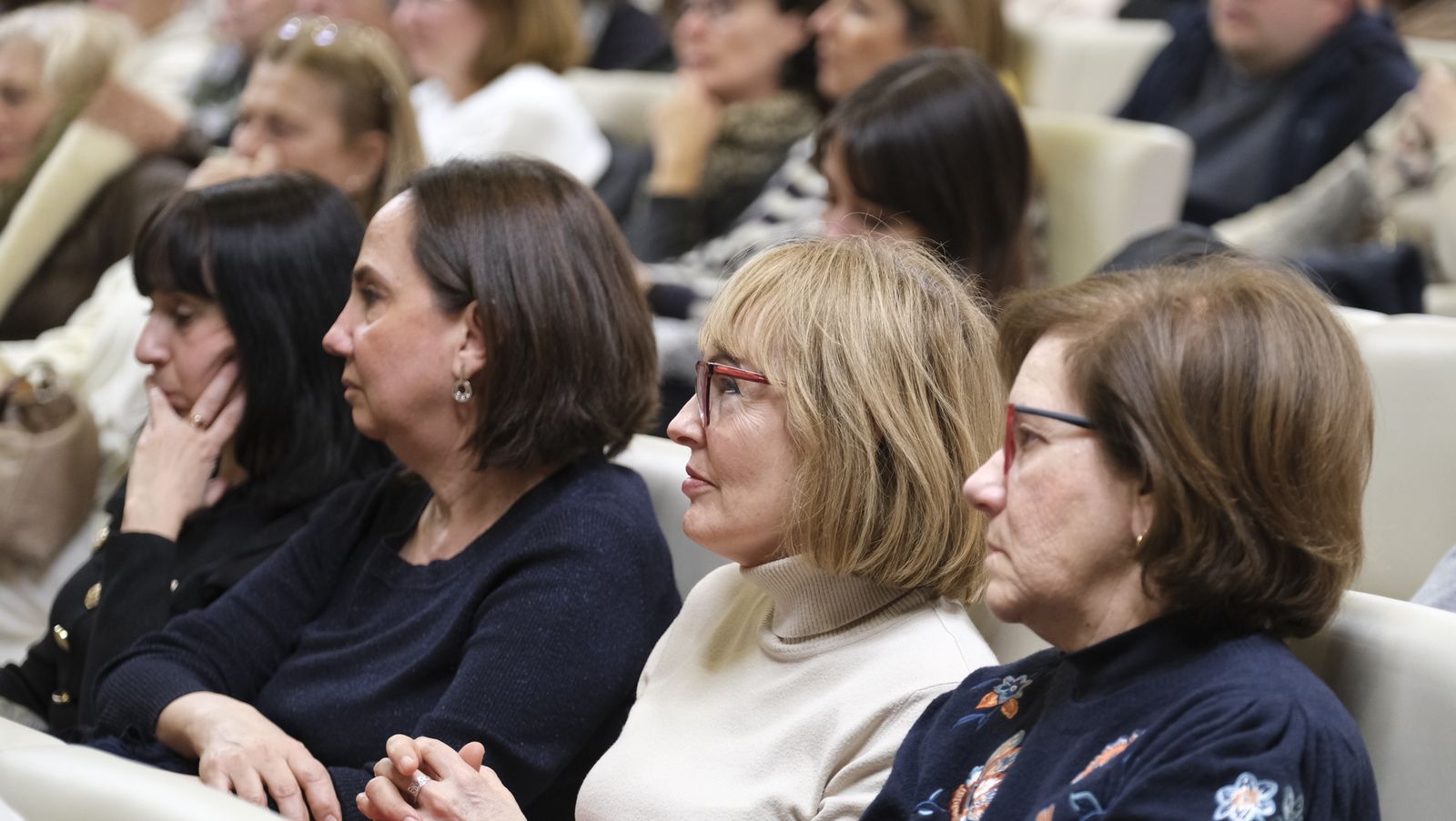 Imágenes del Diario de los Libros con la escritora ganadora del Premio Planeta 2022, Luz Gabás