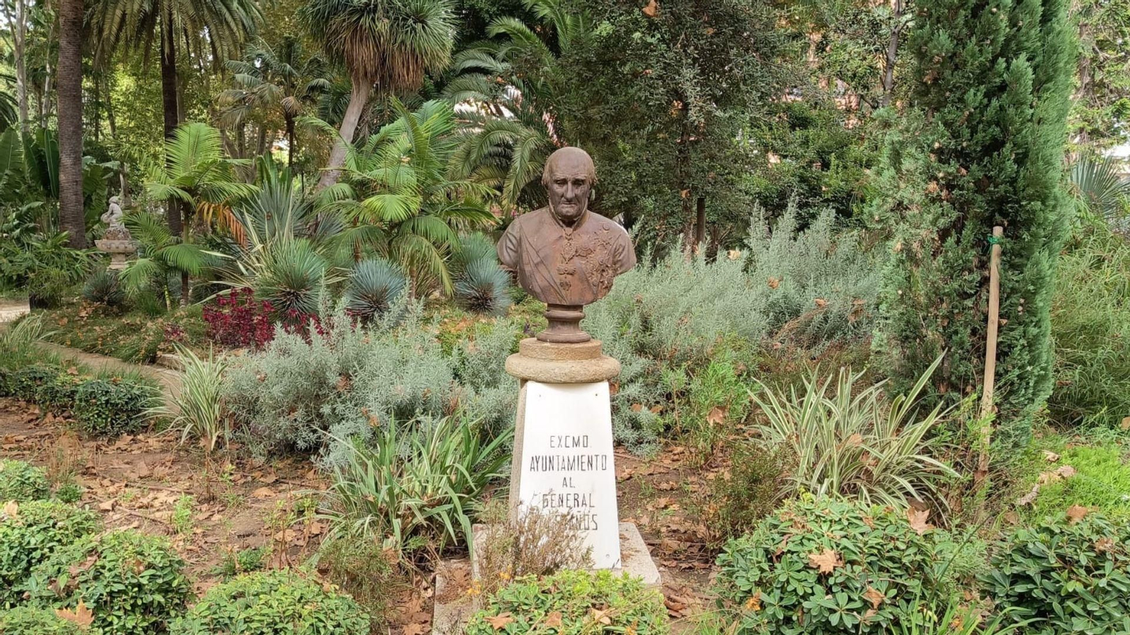 La estatua del General Castaños en el parque María Cristina de Algeciras.