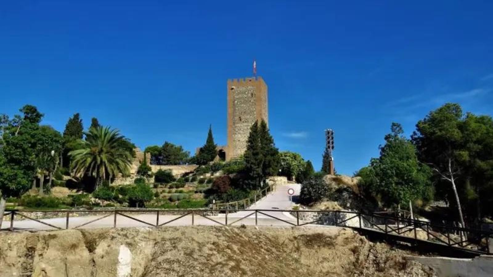 La alcazaba-fortaleza de Vélez-Málaga. La alcazaba-fortaleza de Vélez-Málaga.