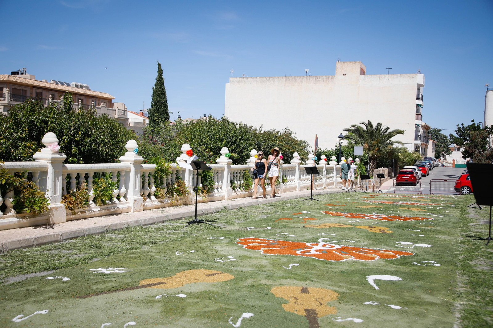 Así es la gran alfombra de serrín para que levite la Virgen de Fátima de Tíjola