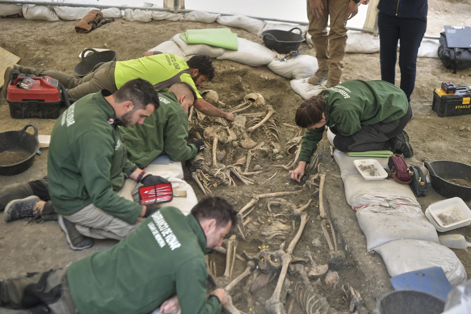 La tercera campaña de exhumaciones en el Barranco de Víznar, en imágenes