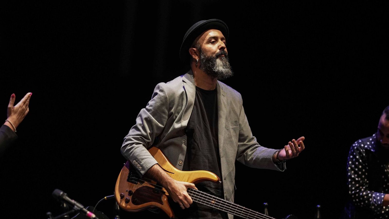 El bajista Juanfe Pérez, en una de sus actuaciones en el Concurso Nacional de Arte Flamenco.