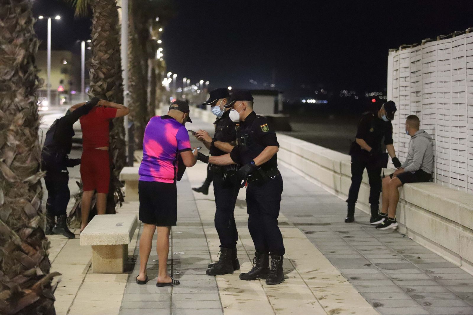 Agentes de la Policía Nacional, en La Línea.