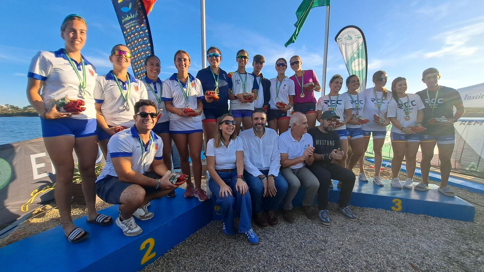 Uno de los podios del Campeonato de Andalucía de Yola y Velocidad de Remo celebrado en Almerimar.