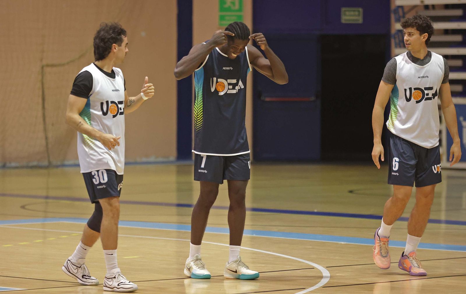 Las fotos del primer entrenamiento de Javi Malla en su regreso al banquillo de Udea