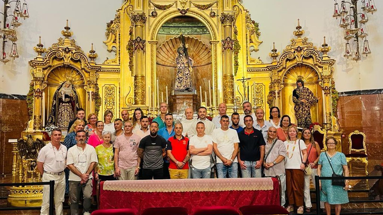 Peregrinación de reclusos de Sevilla II a la Basílica del Gran Poder el pasado junio.