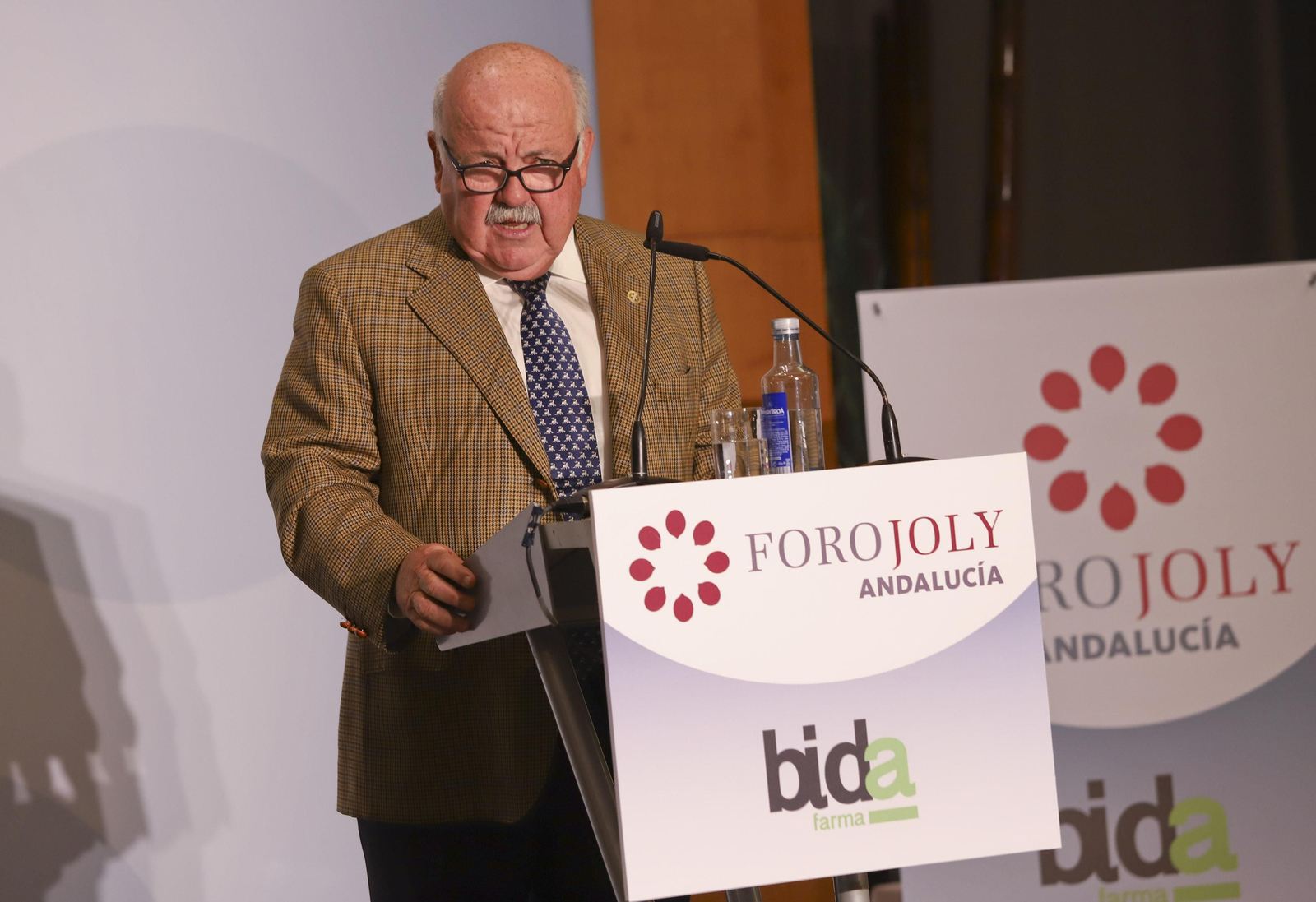 Las fotos del Foro Joly con el consejero de Salud, Jesús Aguirre