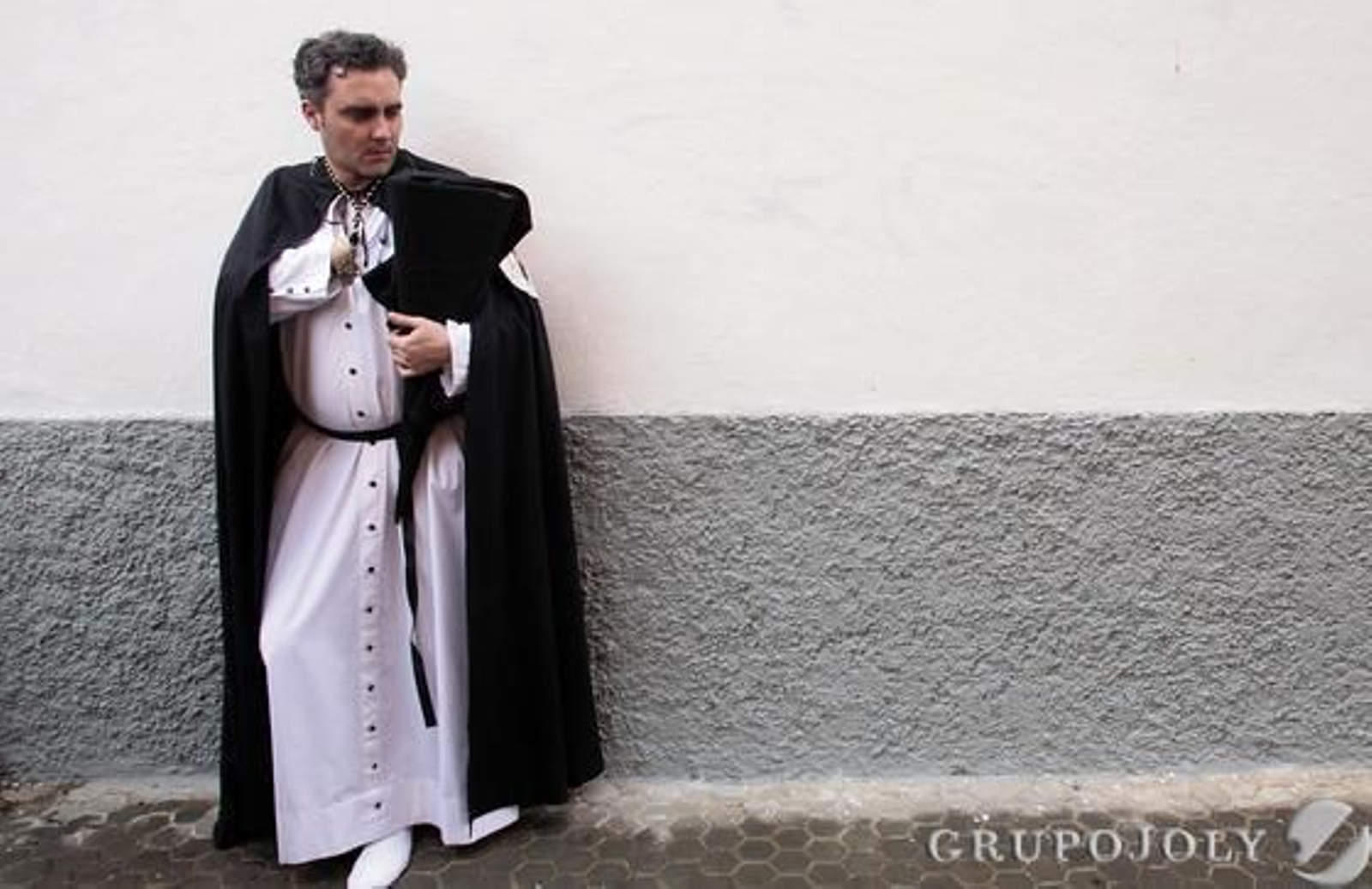 Lamentos en Santa Genoveva tras anunciar el hermano mayor que no hará estación de penitencia.

Foto: Juan Carlos Muñoz