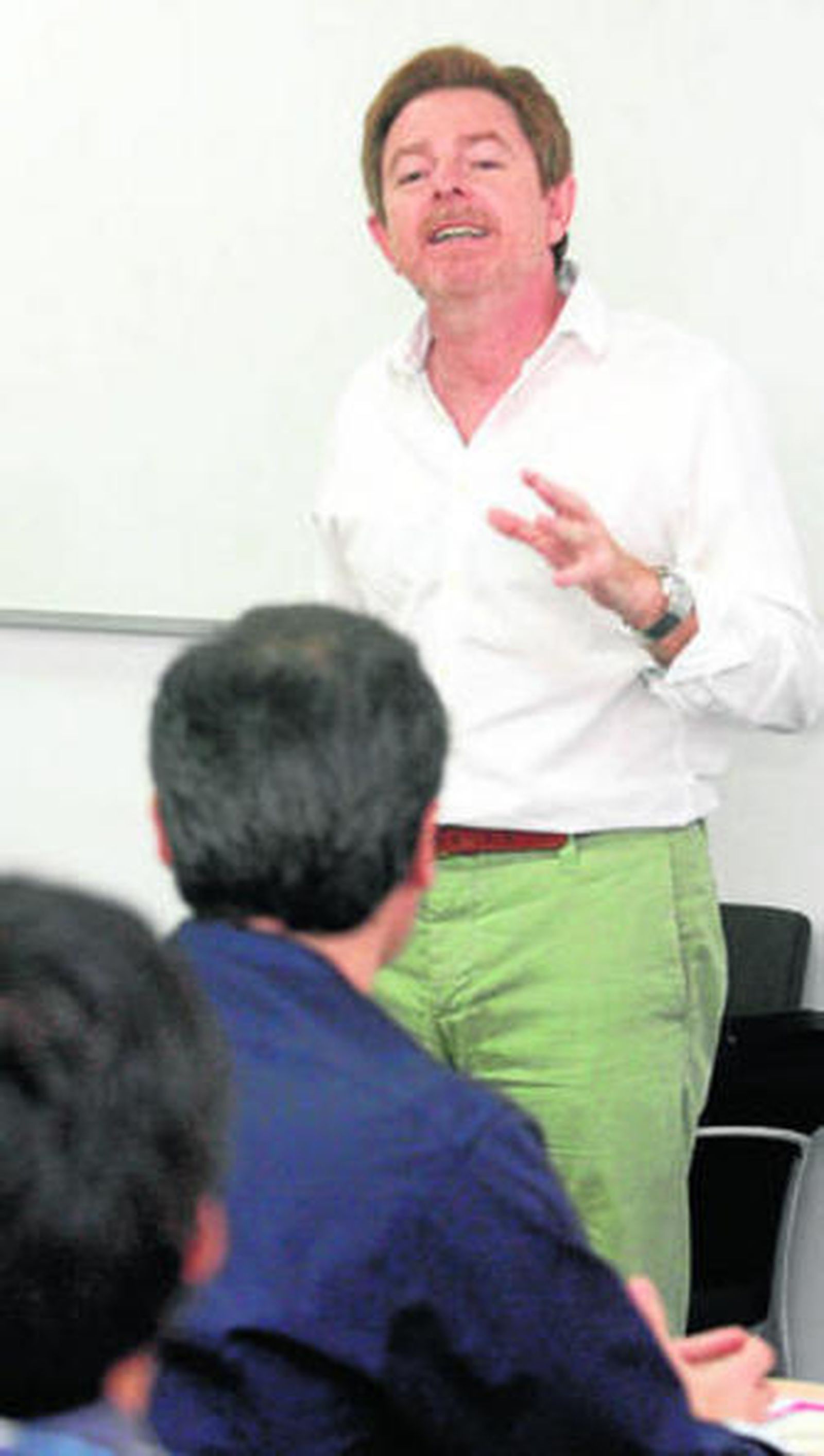 Francisco Cabello, durante la inauguración del curso que dirige.