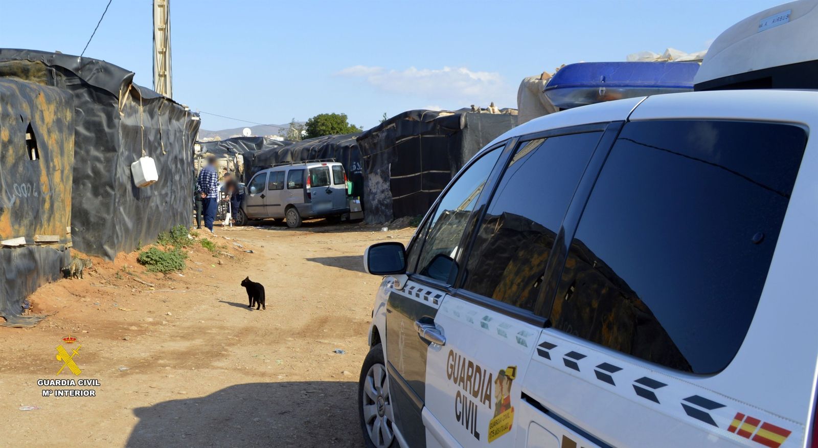 La Guardia Civil libera a una menor vendida por sus padres y prostituida en un asentamiento en Níjar.