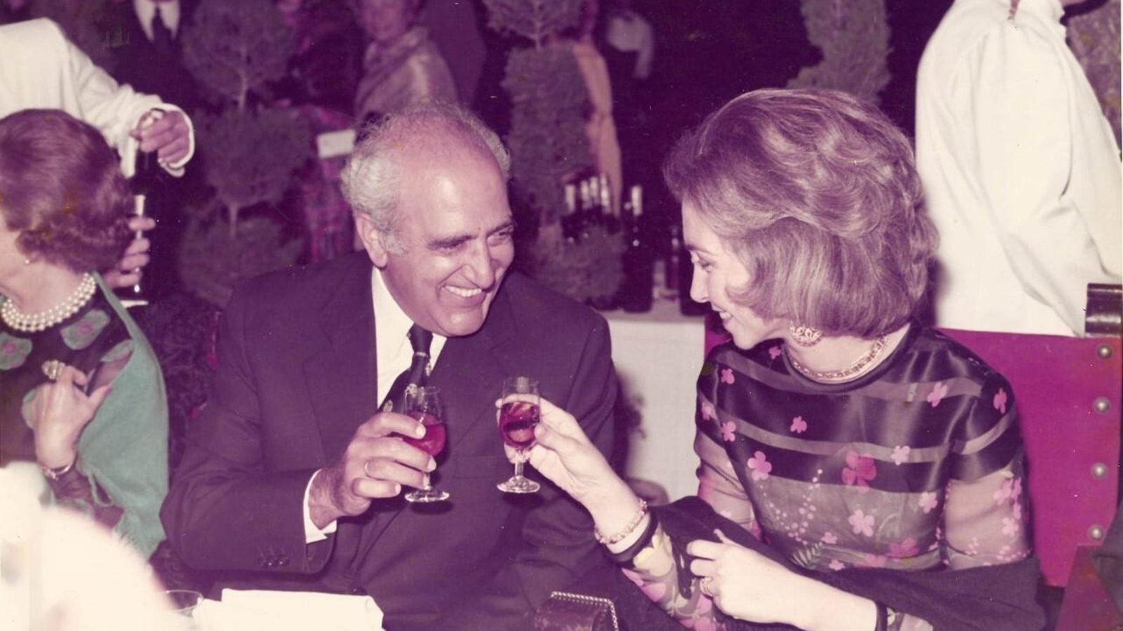 La princesa Sofía brinda con el alcalde de Jerez, Manuel Cantos Ropero, años 70.