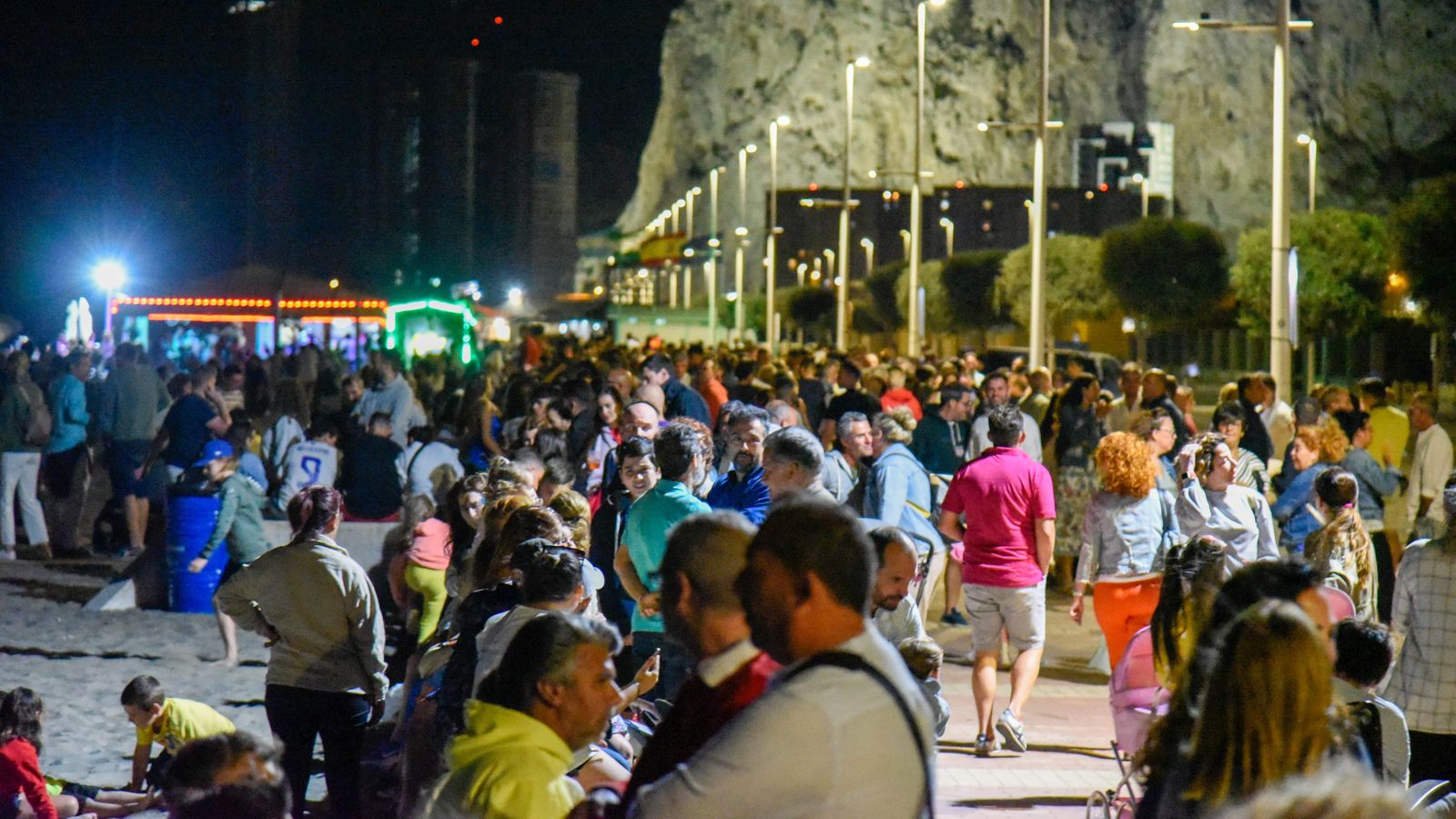 Fotos de la hoguera de San Juan en La Línea