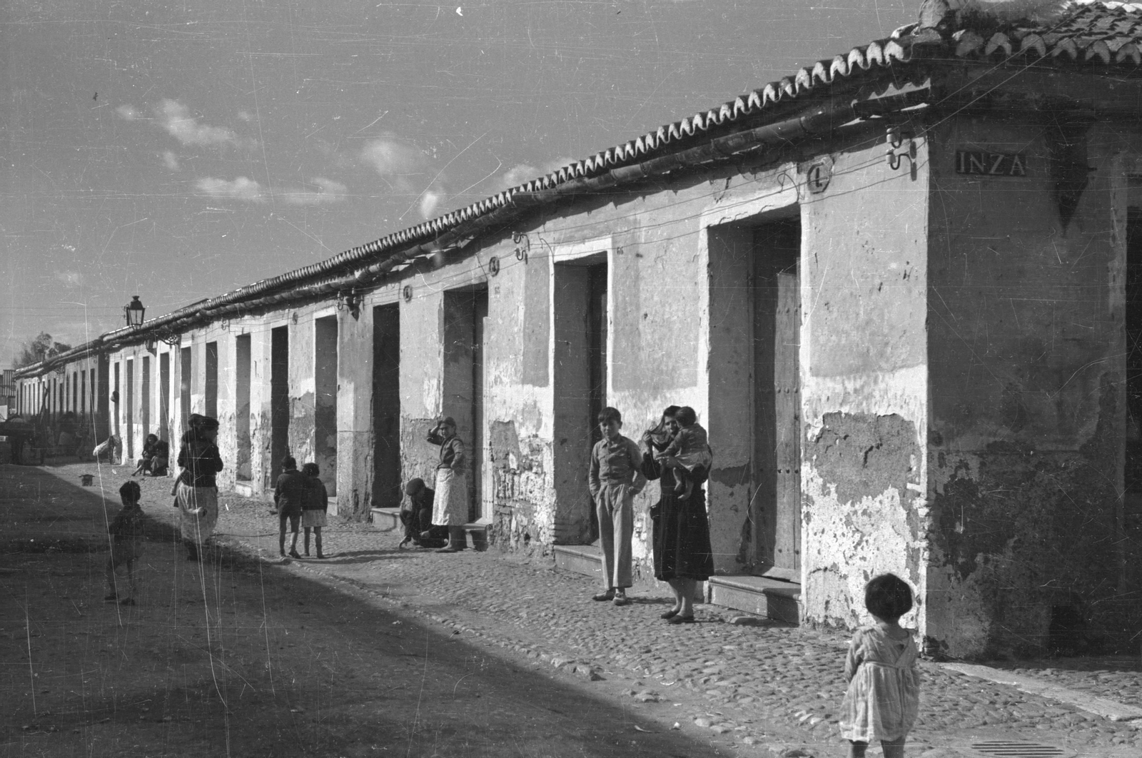 Calle López Pinto. Cruce con calle Inza. El Bulto. años 40.jpeg