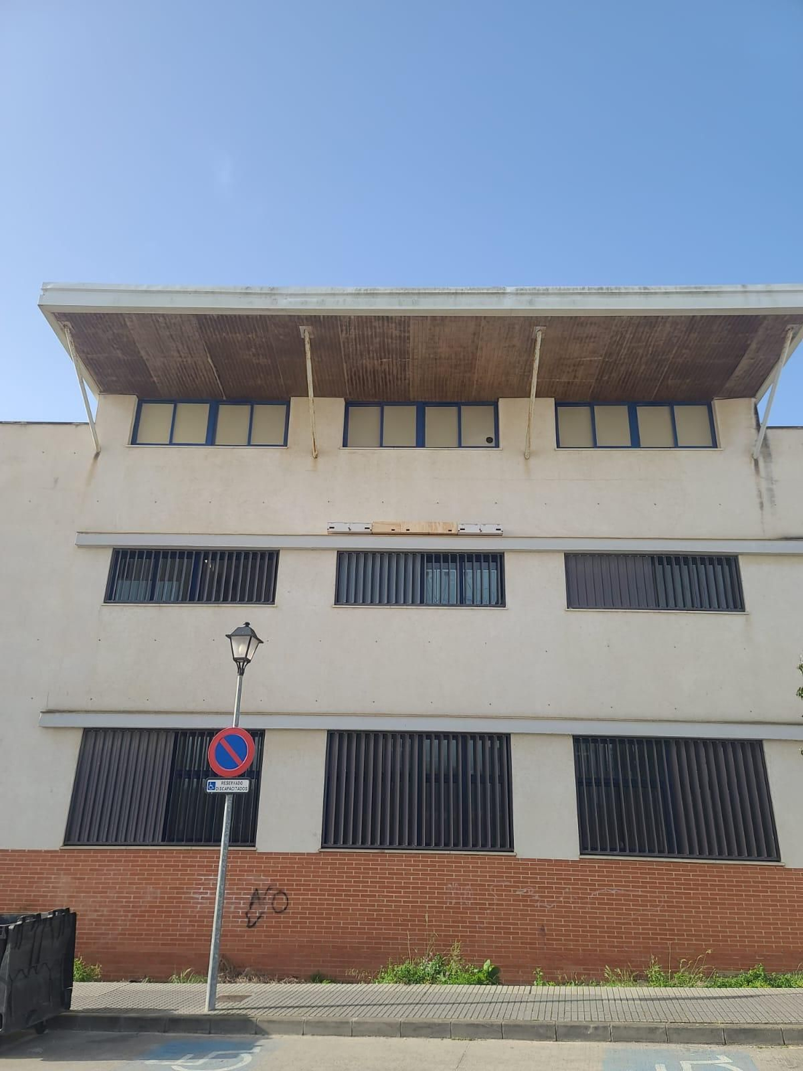 Cajas nido instaladas en el edificio Matadero del IES La Janda