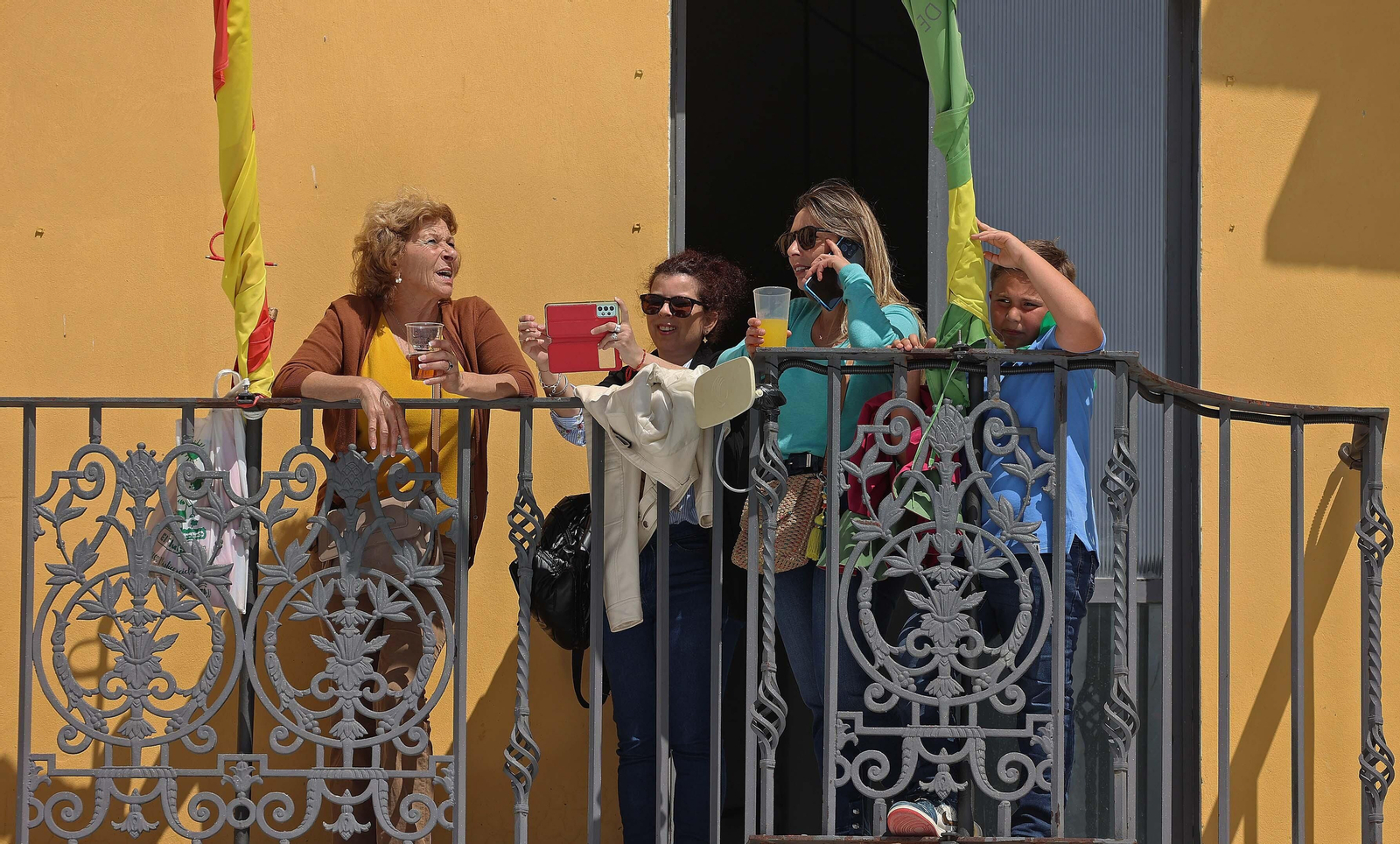 Las mejores fotos del Toro Embolao de Los Barrios 2024