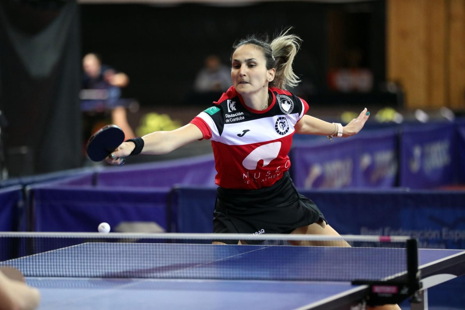 Marija Galonja, la capitana del Museo de la Almendra Francisco Morales.