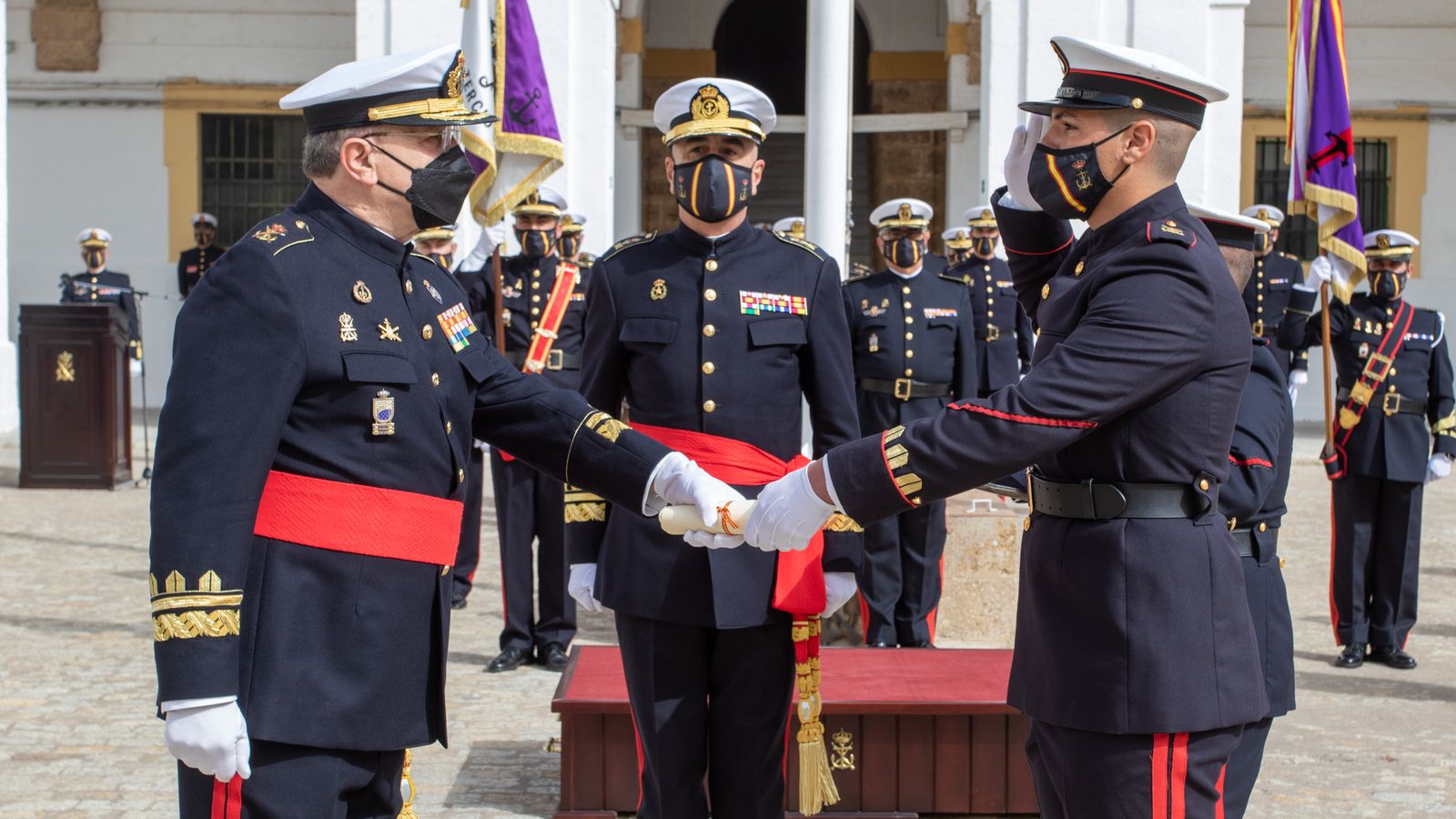 Distinción al antiguo alférez reservista Juan José Erce Montilla.