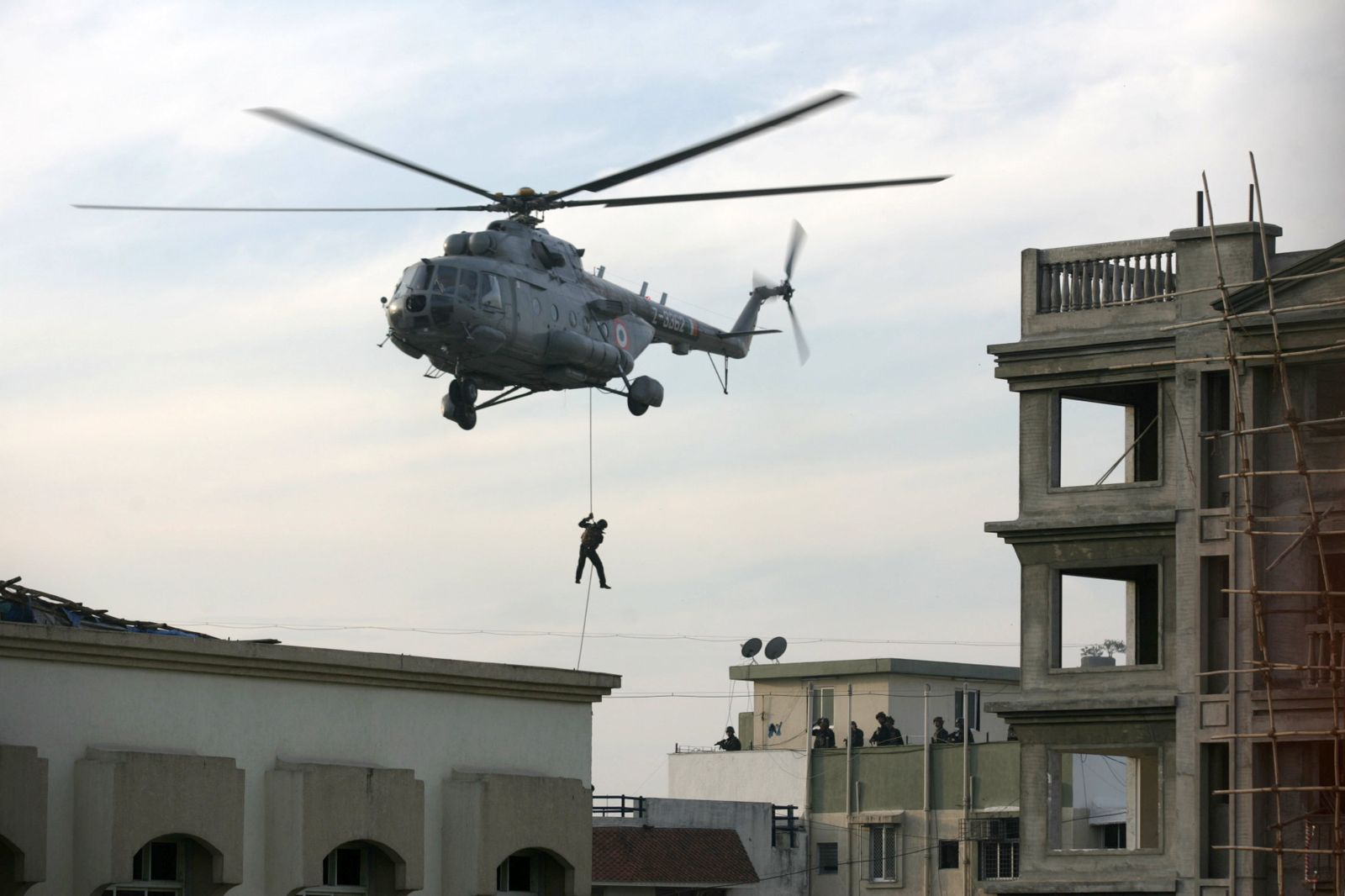 Rescatan a los dos españoles secuestrados en el hotel Oberoi de Bombay