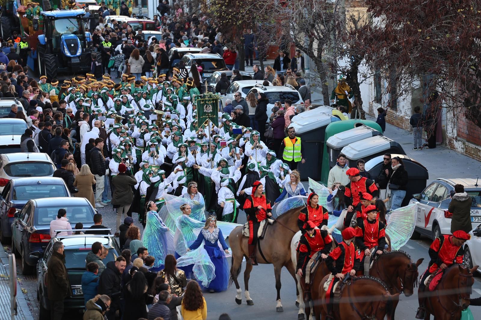 Fotografías de la salida de la Cabalgata de Reyes Magos de Huelva este 2026 por las calles de la ciudad