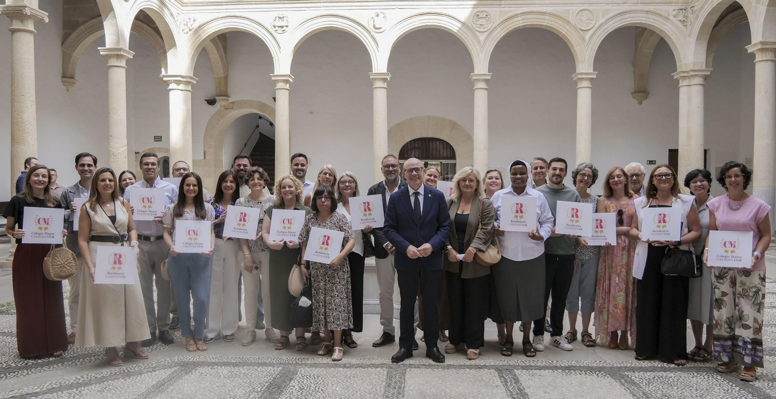 Acto de entrega de los sellos de calidad a residencias y colegios mayores, este jueves en el Hospital Real.
