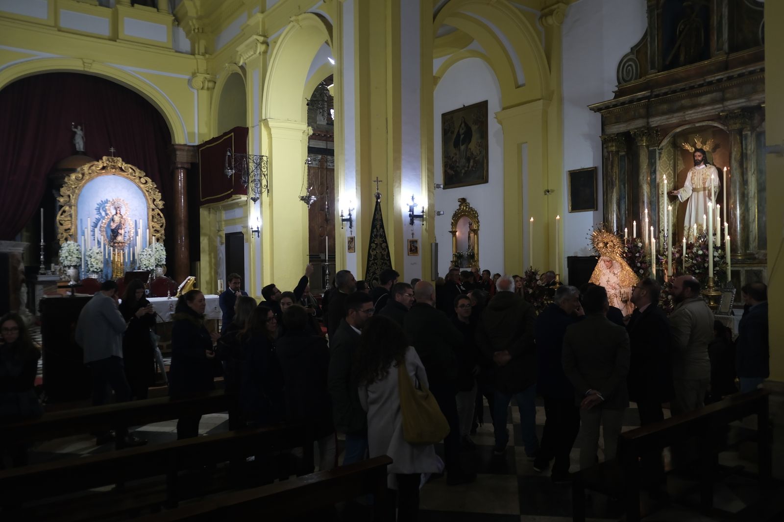 Las imágenes del besamanos a la Virgen del Rocío de la Redención