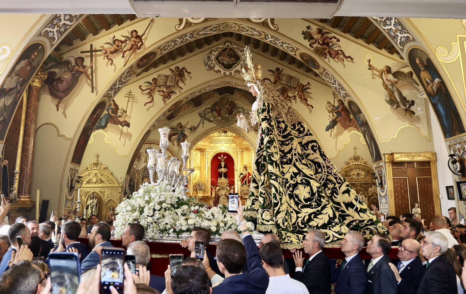 Fotos de la Misión de la Esperanza de Triana: del Tiro de Línea a las Letanías