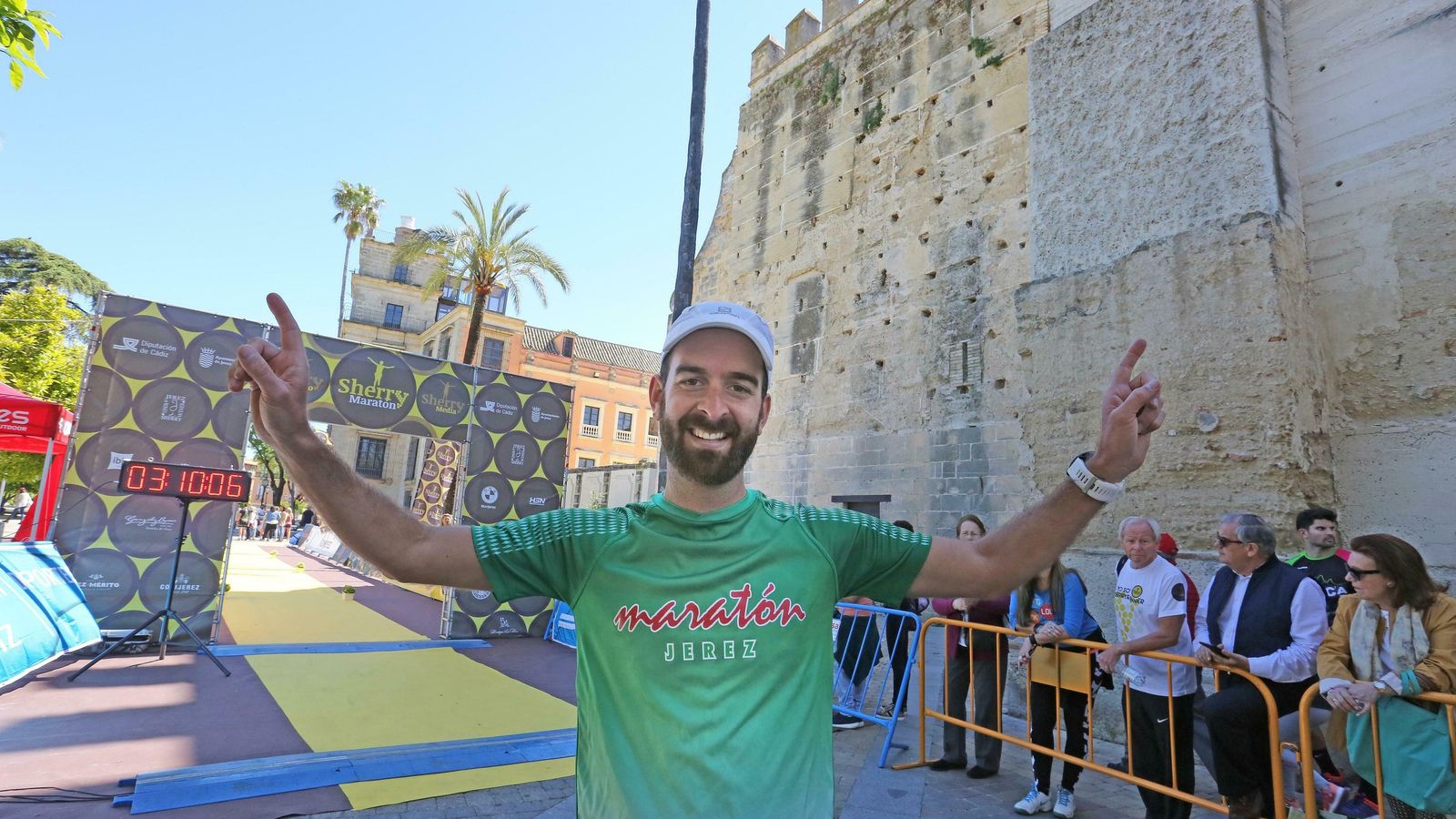 El jerezano Alberto Martino se hizo con la victoria en la Media Maratón.