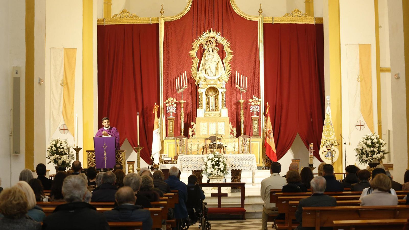 Tras la ceremonia, familiares y amigos se trasladaron a la parroquia de La Palma, donde se celebró una misa en recuerdo de Alberto Pérez de Vargas.