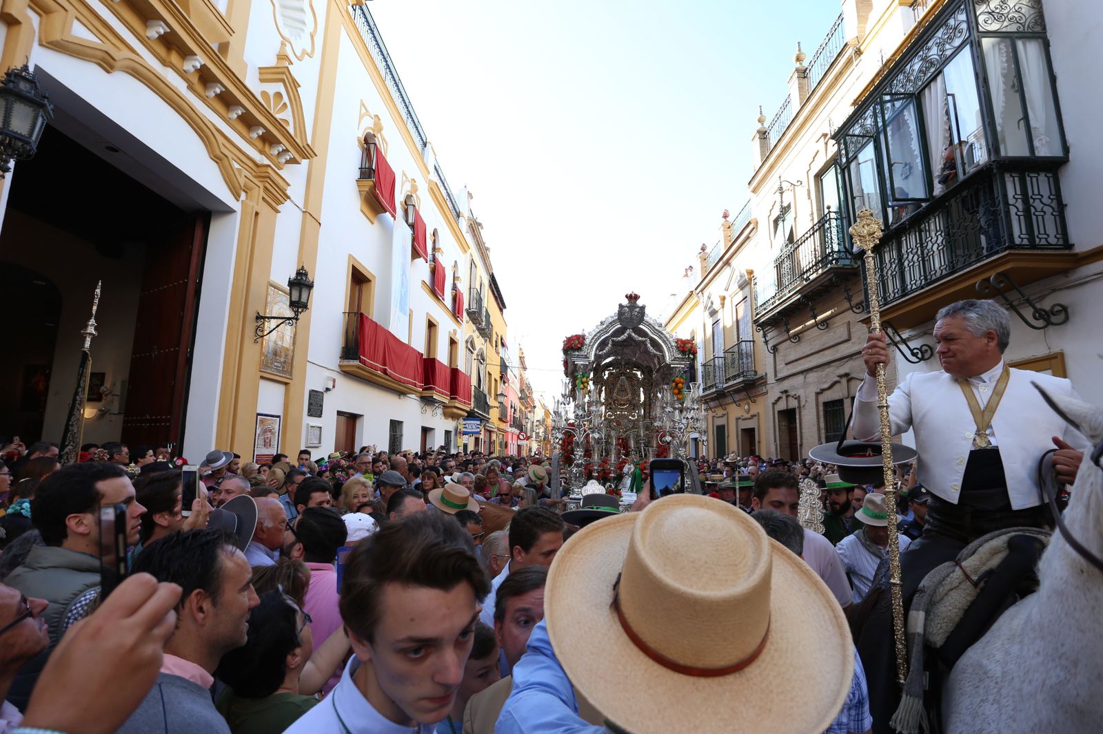 Salida de la Hermandad del Rocío de Triana