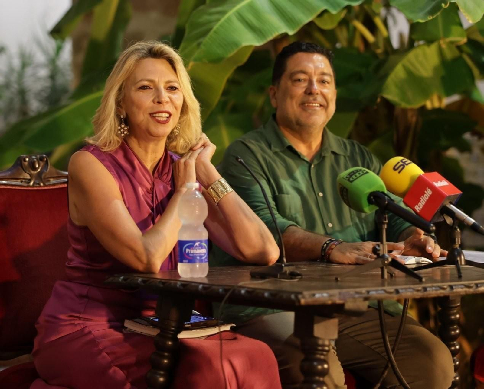 Marina Bernal presenta en Chipionz el libro 'Rocío, 20 años contigo'