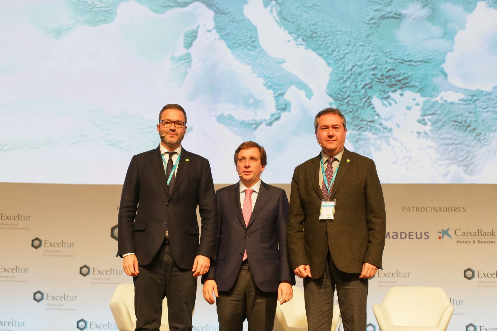 Los alcaldes de Palma, José Hita; Madrid, José Luis Martínez-Almeida; y Sevilla, Juan Espadas, en el Foro Exceltur.