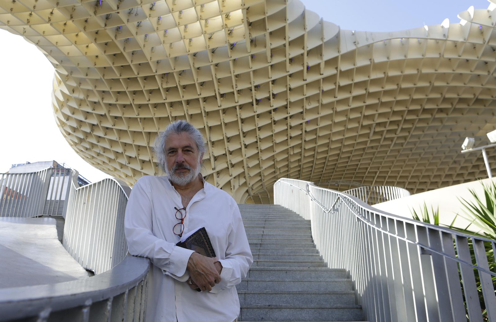 Diego Montes sobre el mercado de la Plaza de la Encarnación de Sevilla.