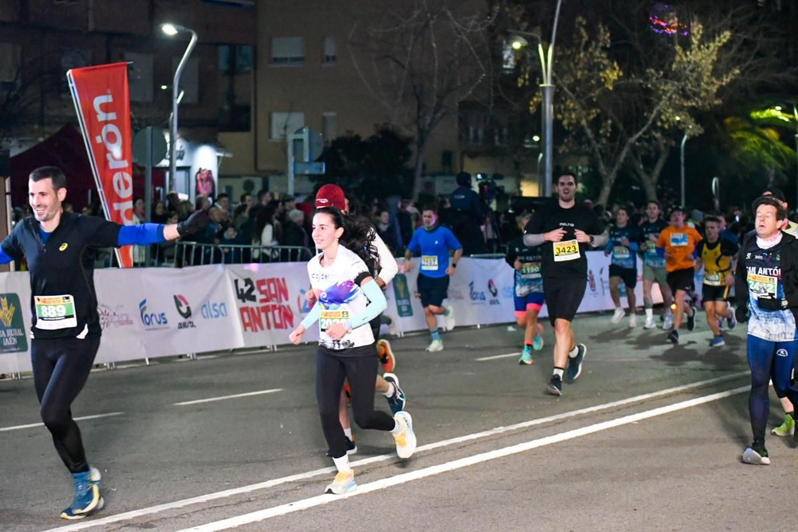 En imágenes: búscate en tu llegada a meta de la Carrera de San Antón 2025 (6)