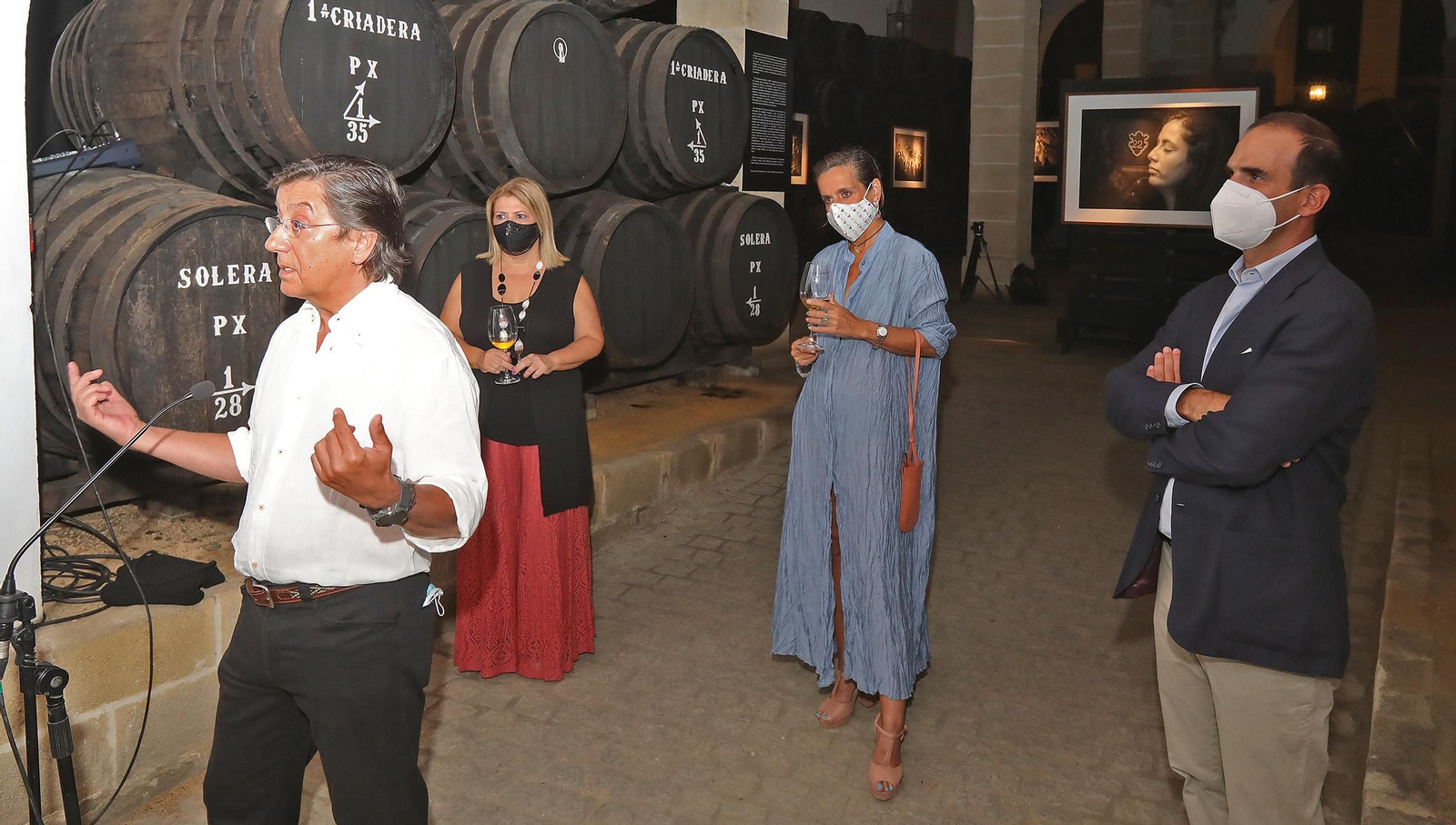 Pío Cabanillas inaugura 'Antigua' en bodegas Tradición